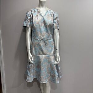 WOMEN'S FLORAL METALLIC JACQUARD FLOUNCE MIDI-DRESS IN DUSTY BLUE